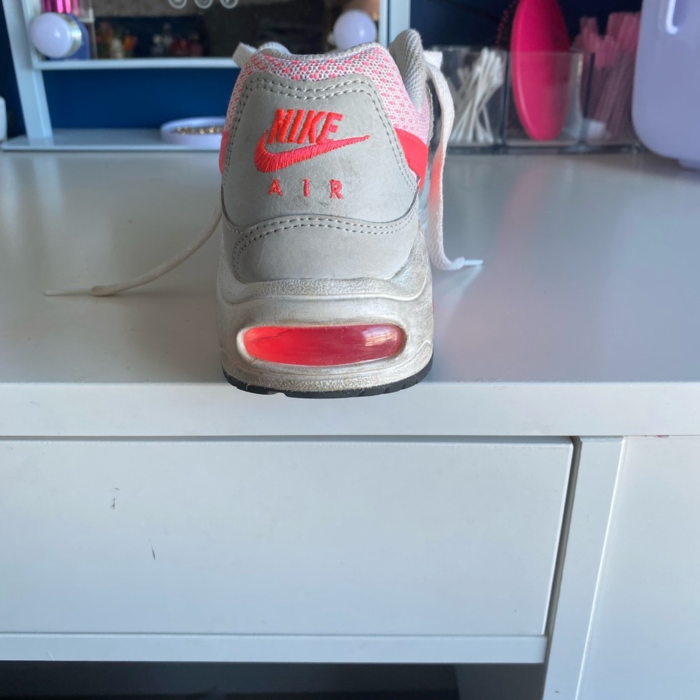 Nike hot pink air max shoes